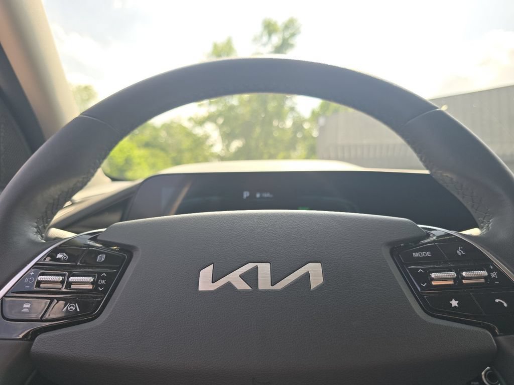 Used 2023 Kia Niro EX FWD image 26