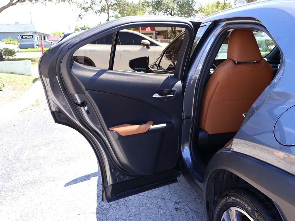 Used 2019 Lexus UX 200 image 25