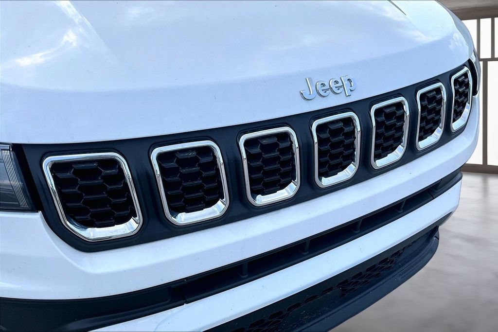 Used 2024 Jeep Compass Latitude AWD/4WD image 30