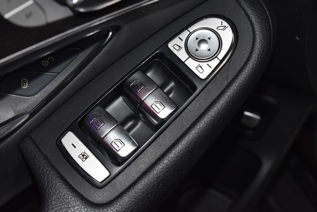 Used 2020 Mercedes-Benz GLC 300 4MATIC image 6