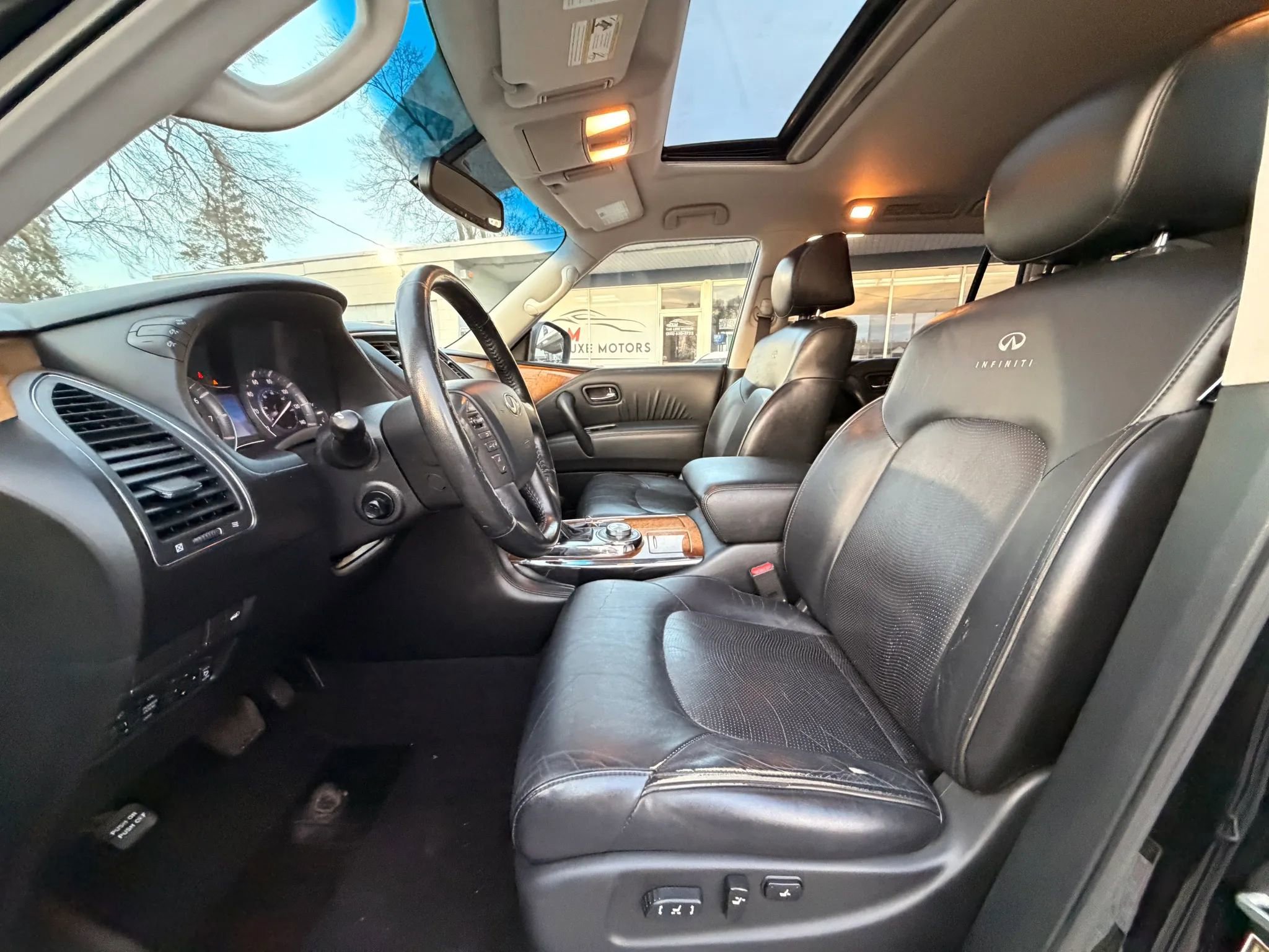 Used 2011 INFINITI QX56 4WD w/ Theater Pkg image 8