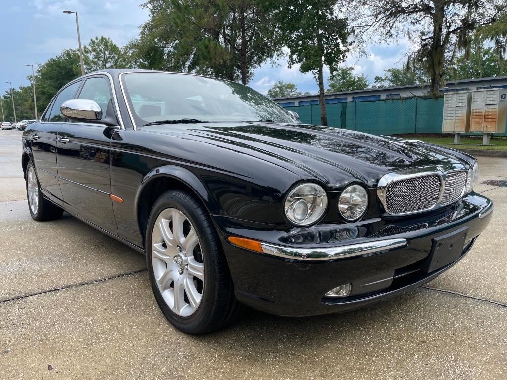 Used 2004 Jaguar XJ8 XJ8 Vanden Plas image 10