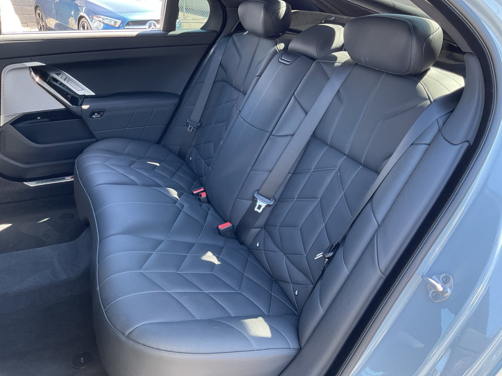 Used 2025 BMW 750e xDrive w/ Premium Package AWD/4WD image 19