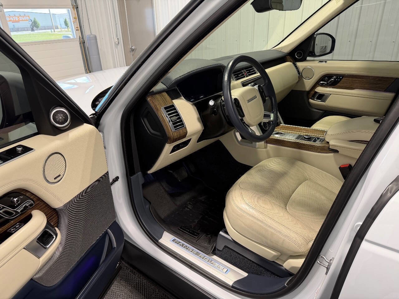 Used 2019 Land Rover Range Rover Supercharged image 11
