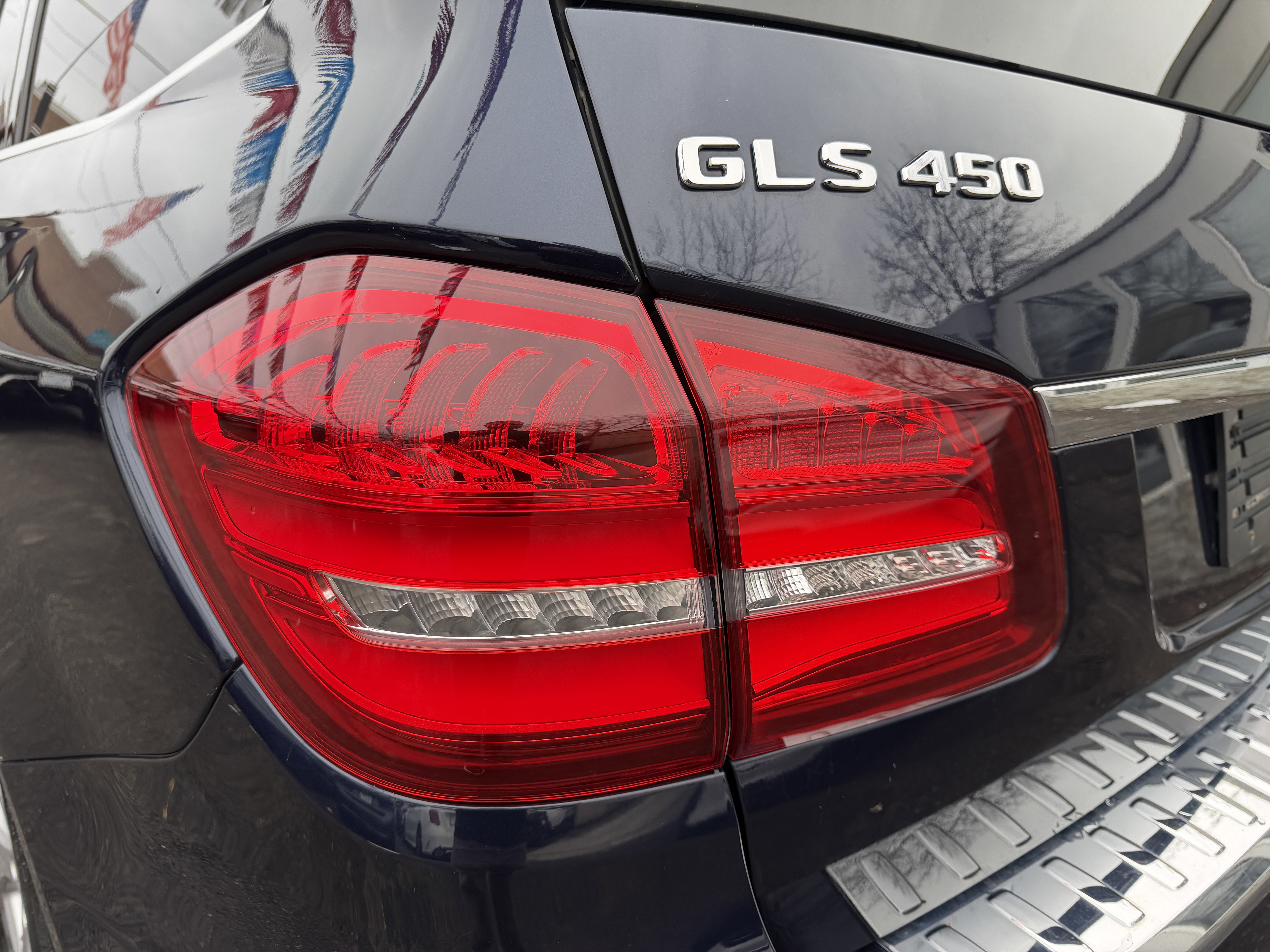 Used 2018 Mercedes-Benz GLS 450 4MATIC w/ Premium Package image 16