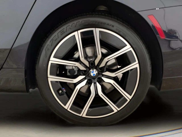 Used 2026 BMW 740i xDrive AWD/4WD image 98