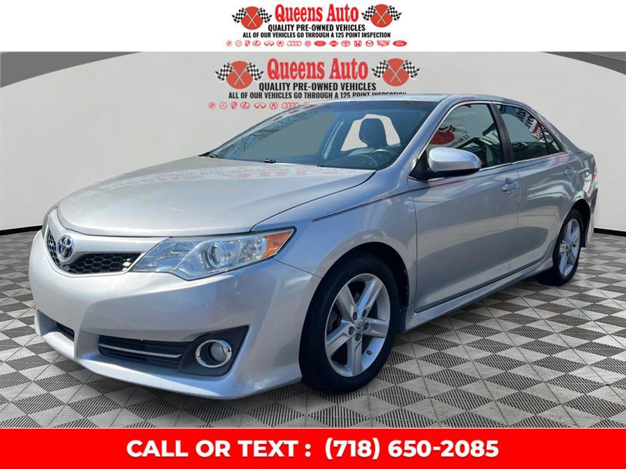 Used 2013 Toyota Camry SE FWD image 2