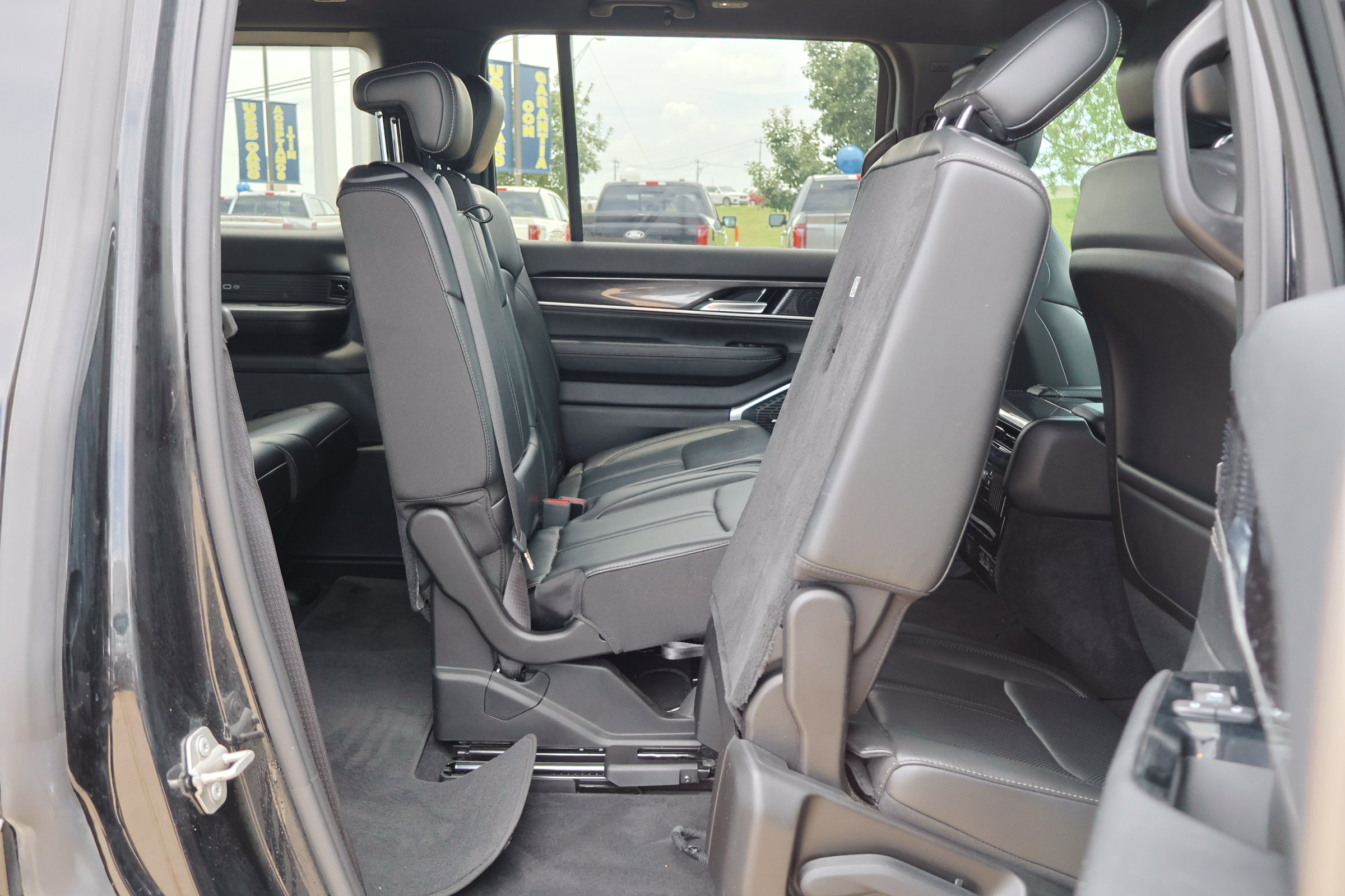 Used 2023 Jeep Wagoneer 4WD image 39