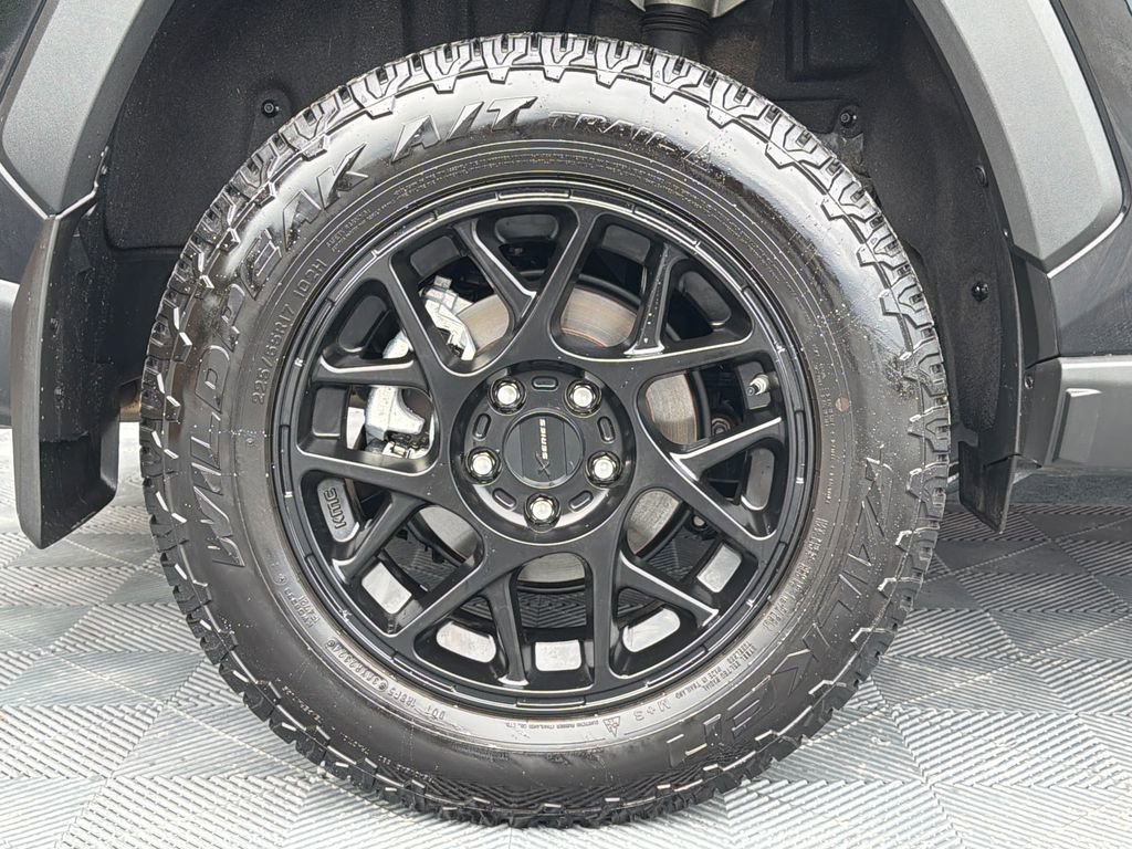 Used 2025 Toyota RAV4 XLE FWD image 21