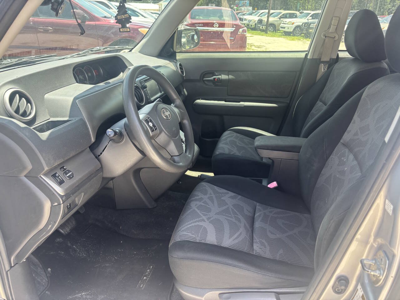 Used 2010 Scion xB FWD image 4