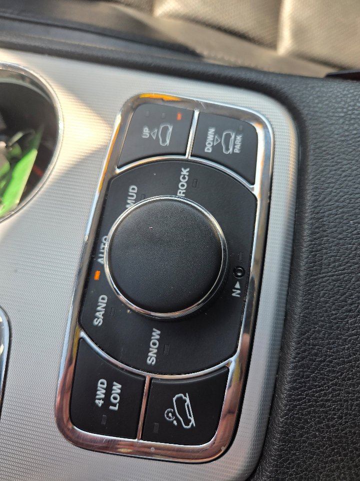 Used 2018 Jeep Grand Cherokee Summit image 27