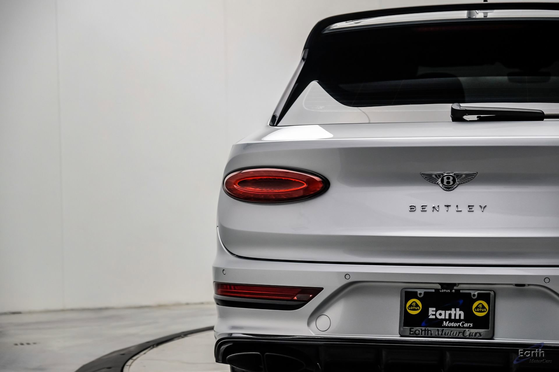 Used 2022 Bentley Bentayga AWD/4WD image 14