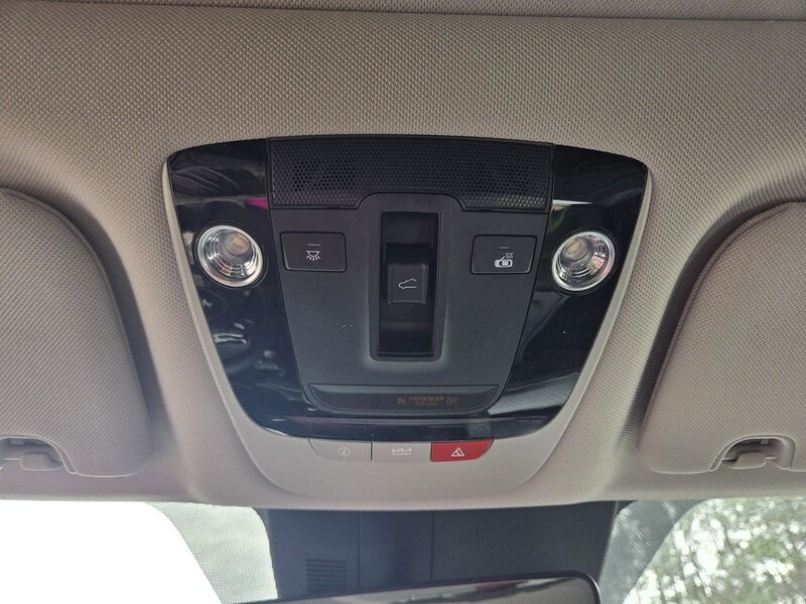 Used 2023 Kia Sorento SX image 19