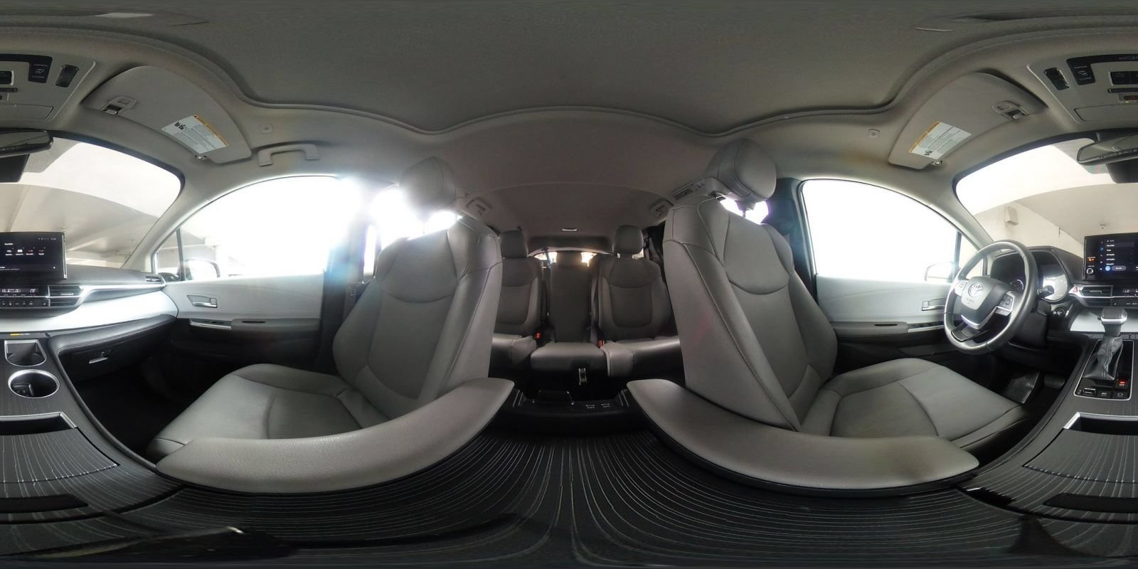 Used 2025 Toyota Sienna XLE FWD image 44