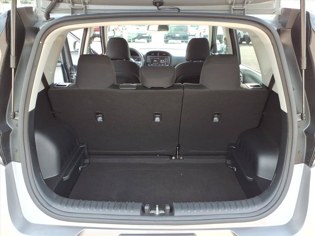 Used 2025 Kia Soul LX w/ LX Technology Package FWD image 14