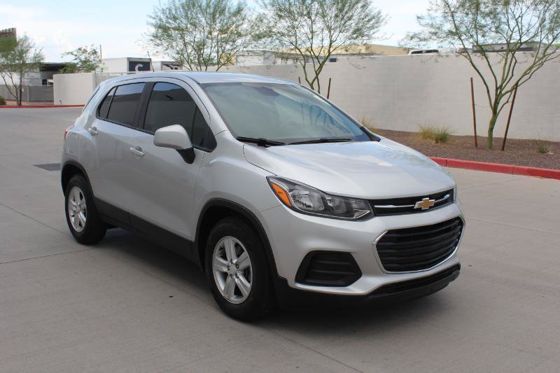 Used 2022 Chevrolet Trax LS w/ Tint and Cruise Package FWD image 3
