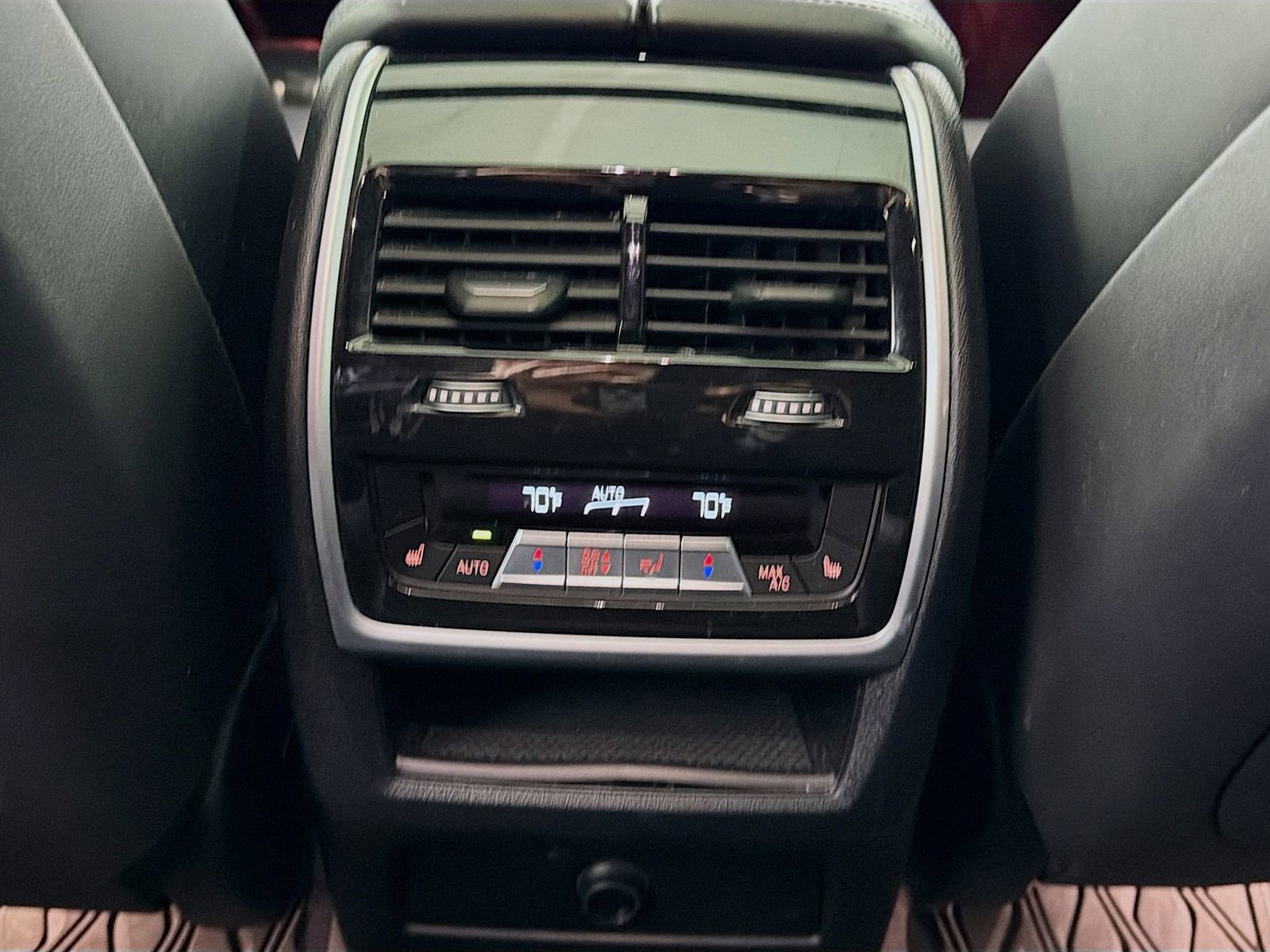 Used 2022 BMW X6 xDrive40i w/ Executive Package image 27