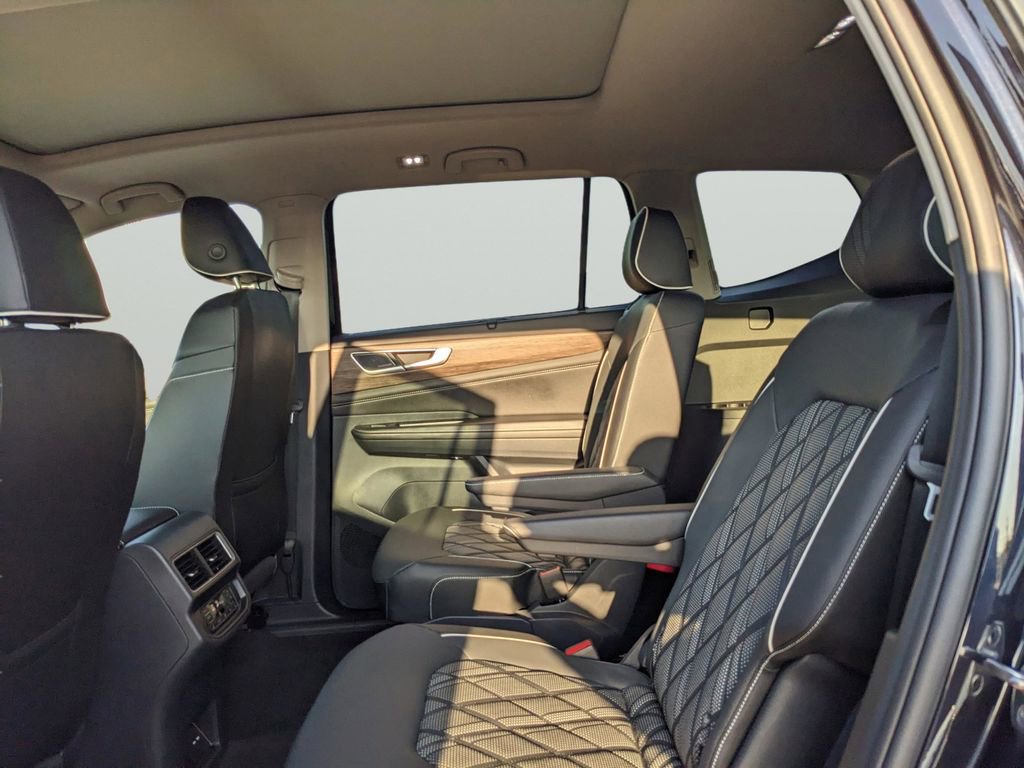 Used 2025 Volkswagen Atlas SEL Premium R-Line image 18