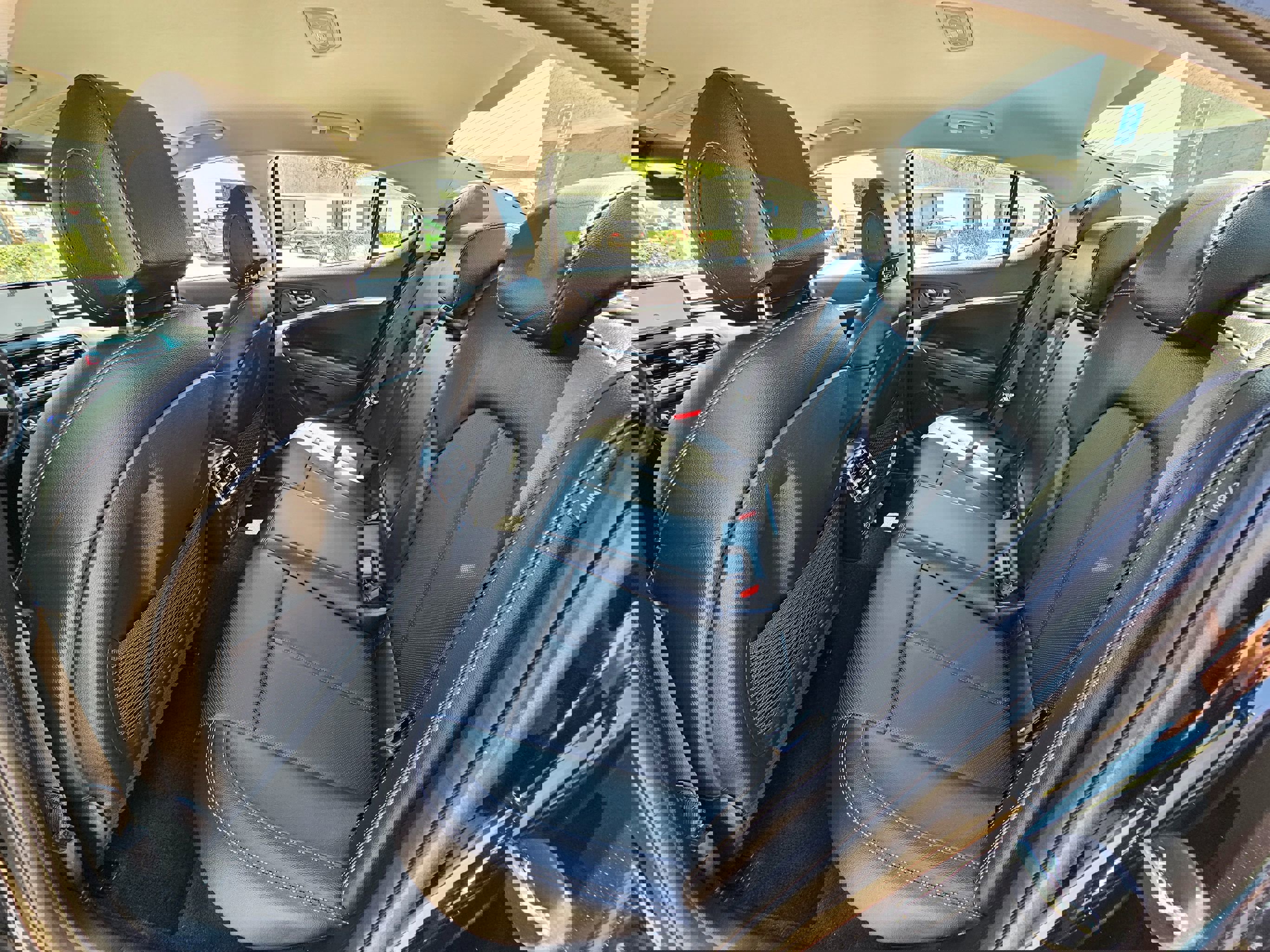 Used 2025 Genesis G70 2.5T image 18