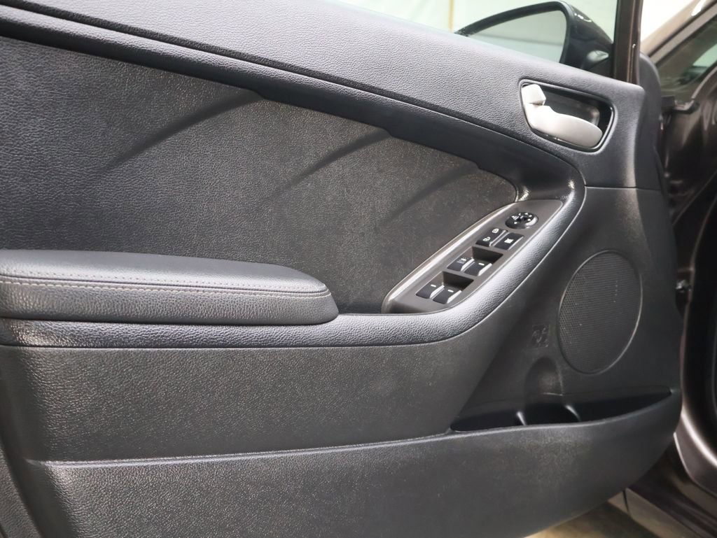 Used 2018 Kia Forte LX image 16