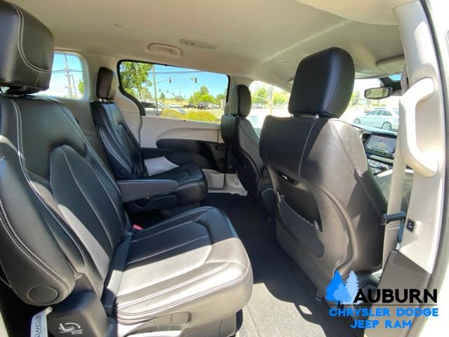 Used 2024 Chrysler Pacifica Touring-L FWD image 18