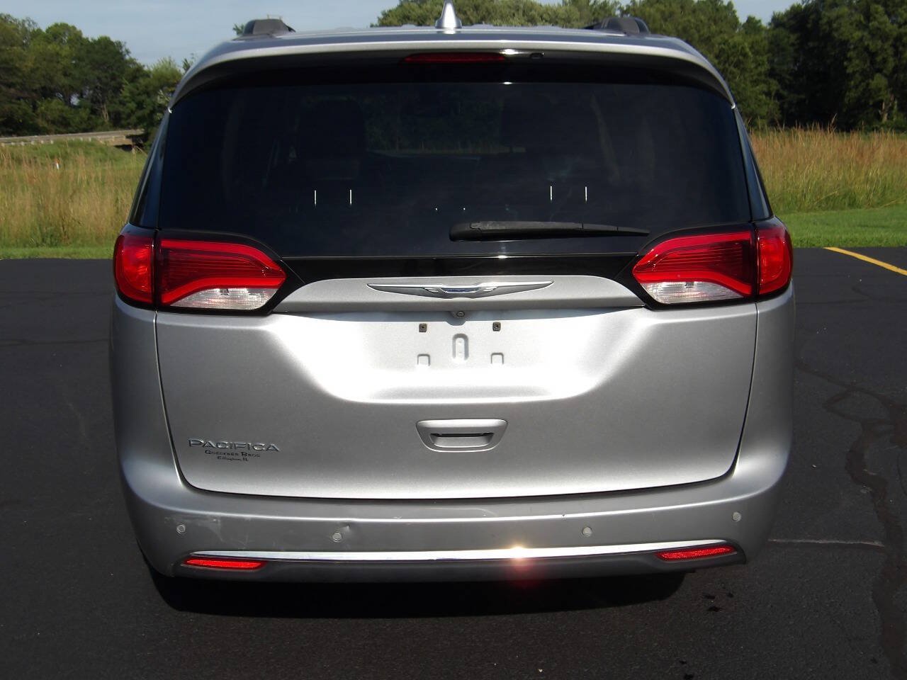 Used 2017 Chrysler Pacifica Touring-L FWD image 35