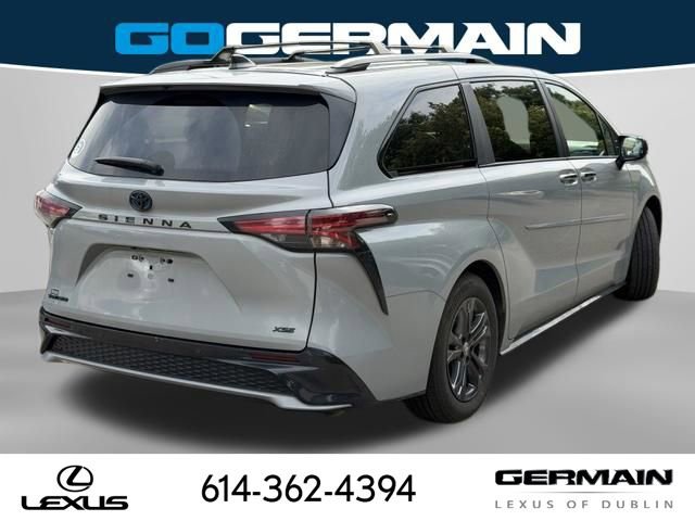 Used 2025 Toyota Sienna XSE w/ XSE Plus Package AWD/4WD image 6