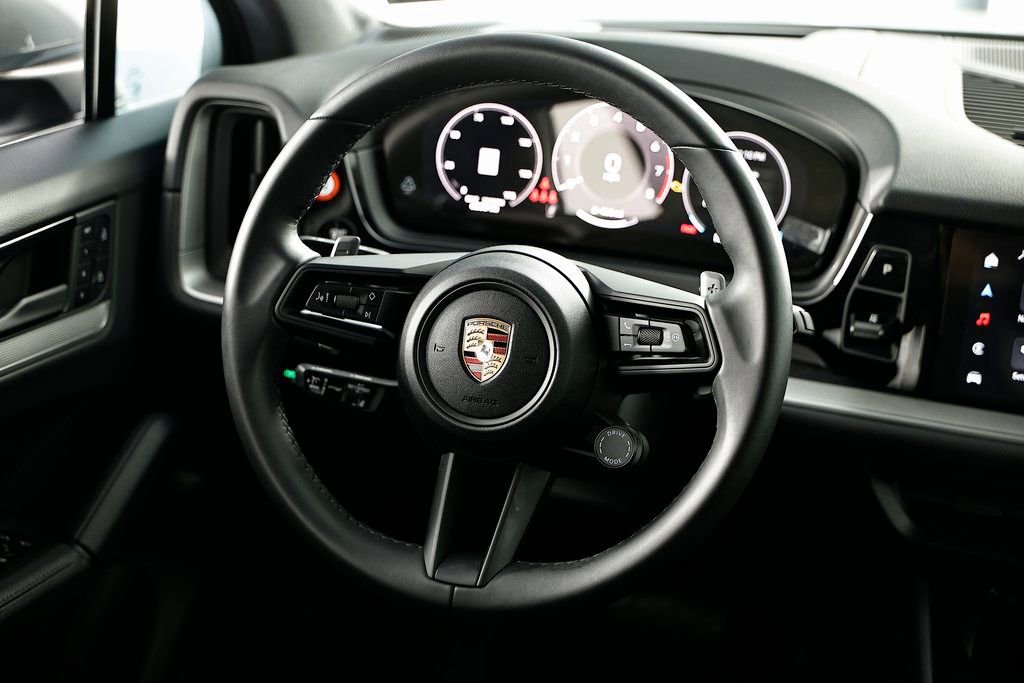 Certified 2025 Porsche Cayenne AWD/4WD image 29