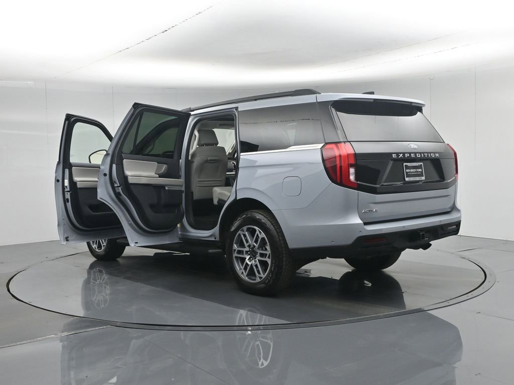 Used 2025 Ford Expedition Active image 37