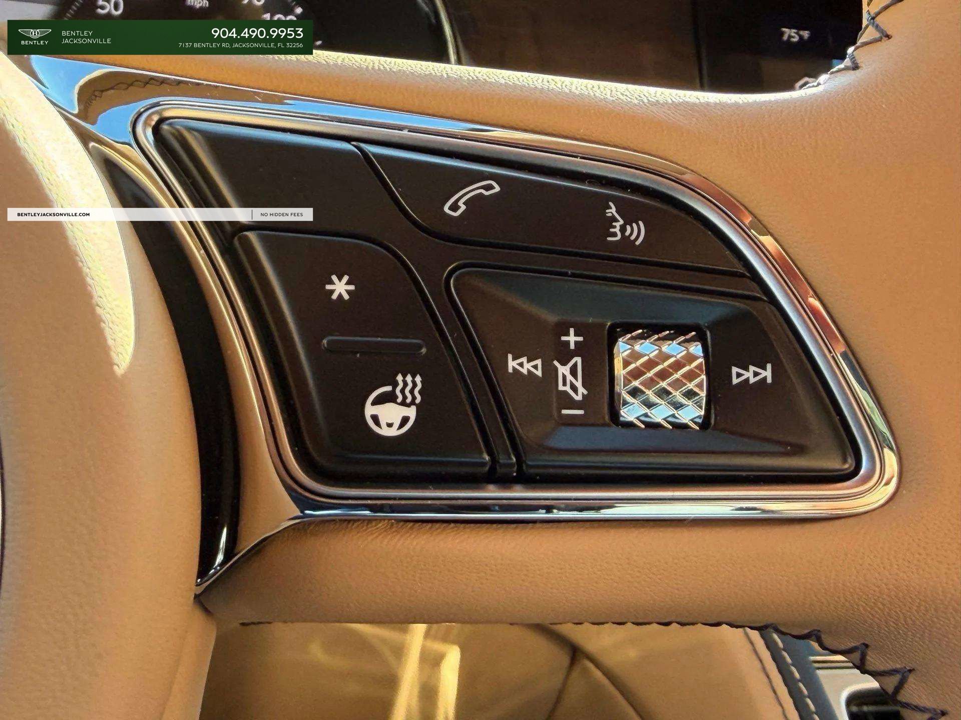 Used 2025 Bentley Flying Spur Plug-In Hybrid image 43