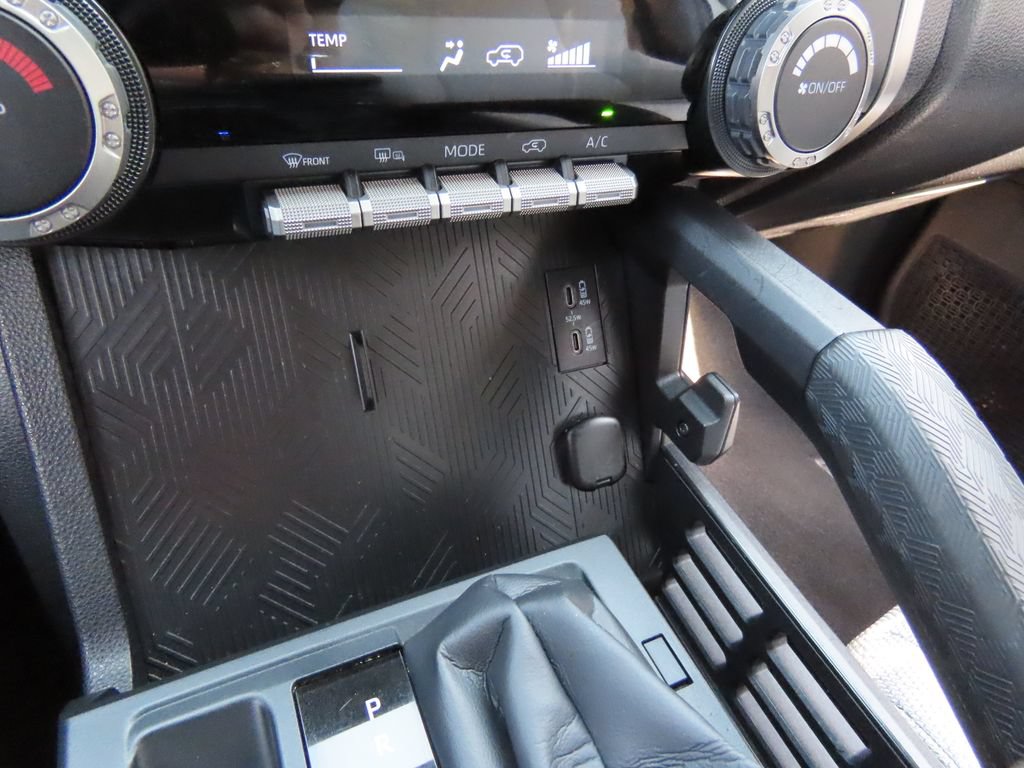Used 2025 Toyota 4Runner SR5 AWD/4WD image 46