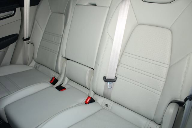 Certified 2023 Porsche Cayenne Platinum Edition image 24