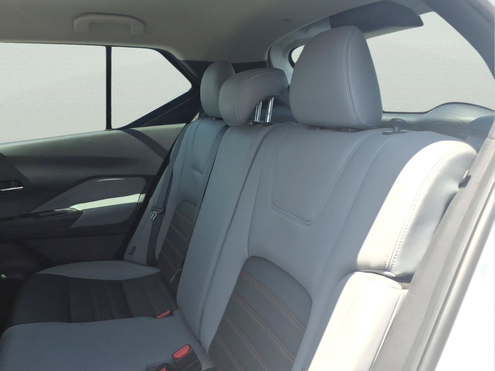 Used 2023 Nissan Kicks SR w/ SR Premium Package FWD image 12