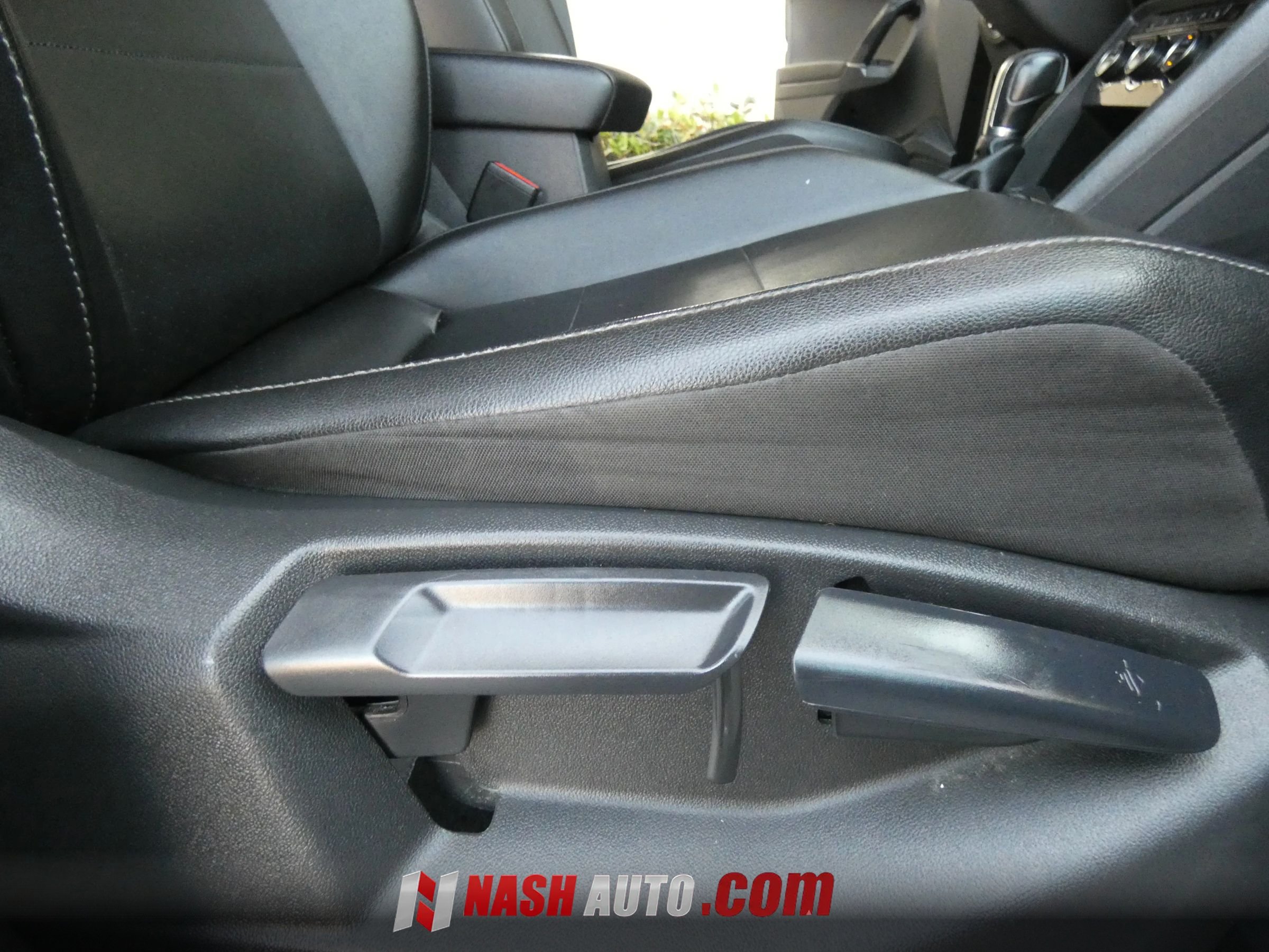 Used 2018 Volkswagen Tiguan SE w/ Panoramic Sunroof Package AWD/4WD image 28