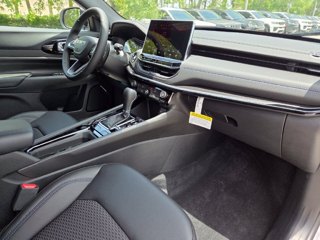 New 2026 Jeep Compass Latitude AWD/4WD image 14