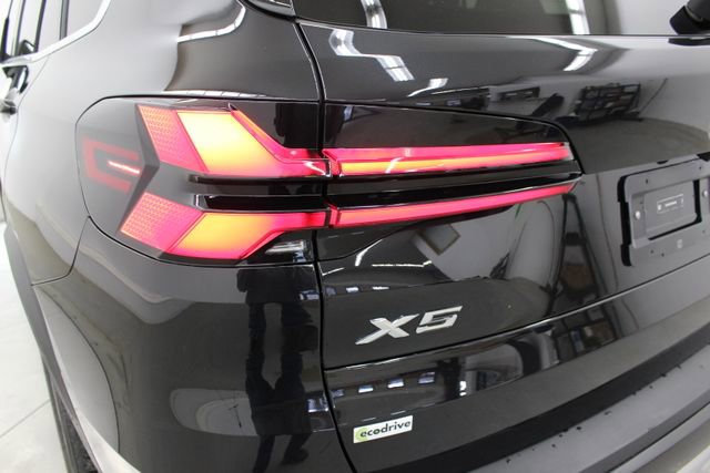 Used 2025 BMW X5 xDrive40i w/ Climate Comfort Package image 49