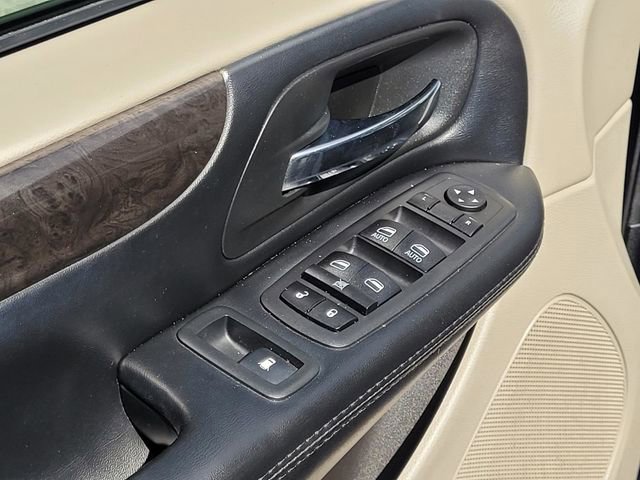 Used 2019 Dodge Grand Caravan SE w/ UConnect Hands-Free Group image 31
