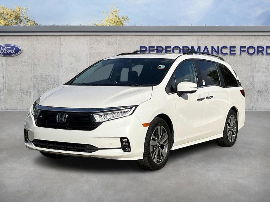 Used 2023 Honda Odyssey Touring image 3