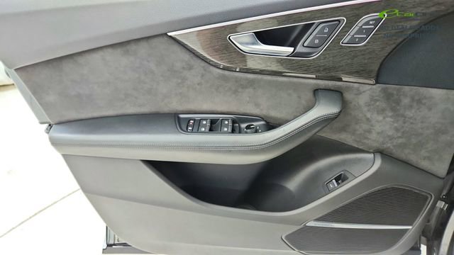 Used 2020 Audi Q8 Prestige w/ Prestige Package image 35