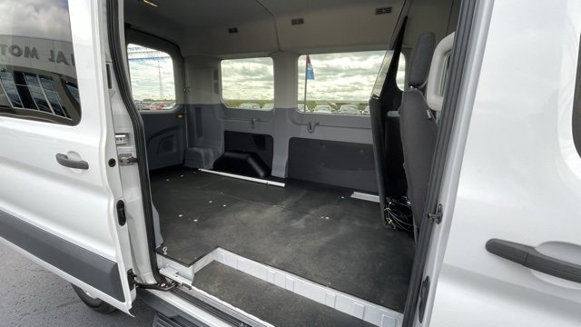 Used 2018 Ford Transit 150 XLT image 6