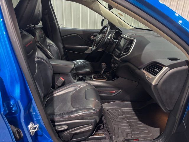 Used 2017 Jeep Cherokee Trailhawk image 24