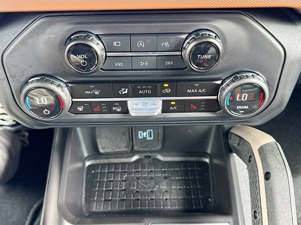 Used 2024 Ford Bronco Outer Banks AWD/4WD image 19