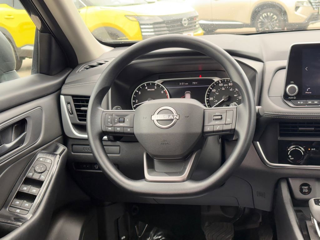 Used 2025 Nissan Rogue S FWD image 23