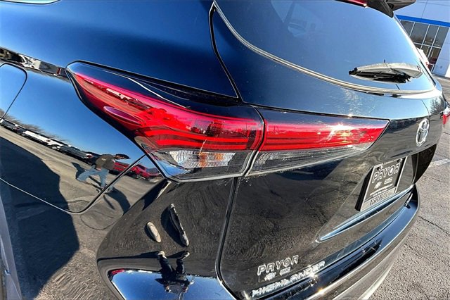 Used 2021 Toyota Highlander Limited image 23