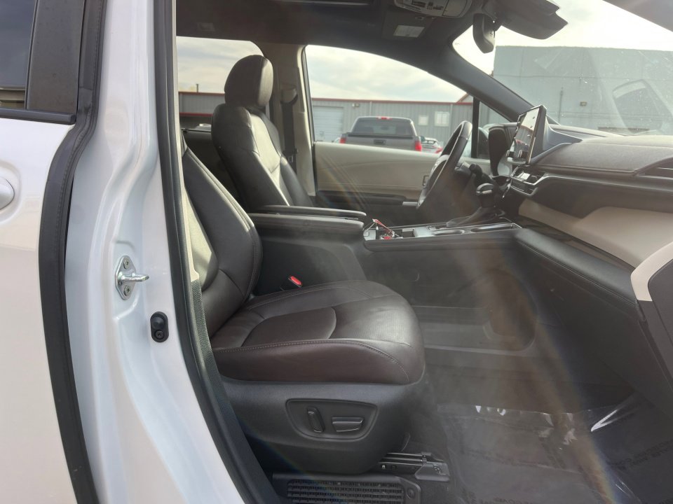Certified 2023 Toyota Sienna Platinum image 32