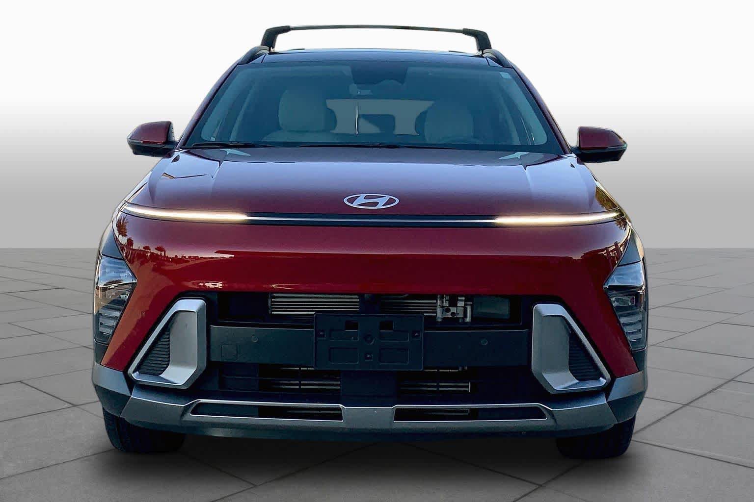 Used 2025 Hyundai Kona Limited FWD image 4