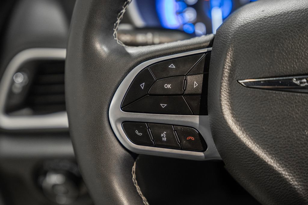 Used 2025 Chrysler Pacifica Select image 33