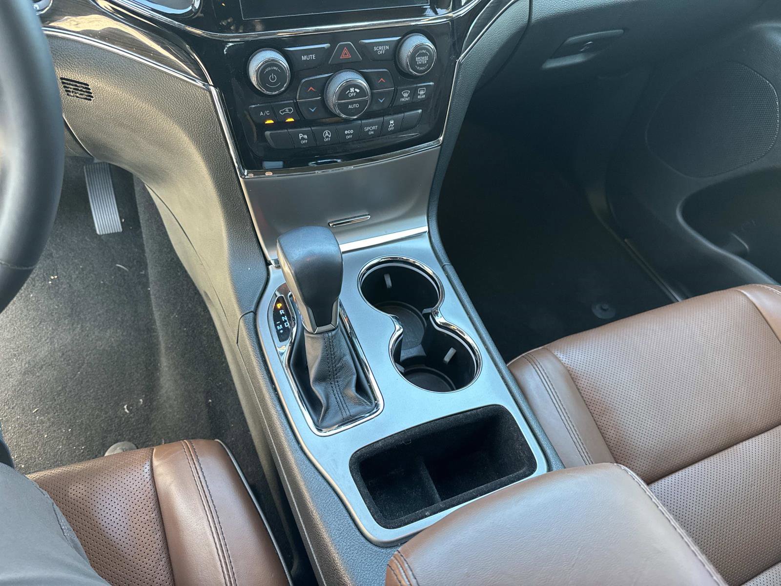 Used 2021 Jeep Grand Cherokee Overland w/ Trailer Tow Group IV image 27