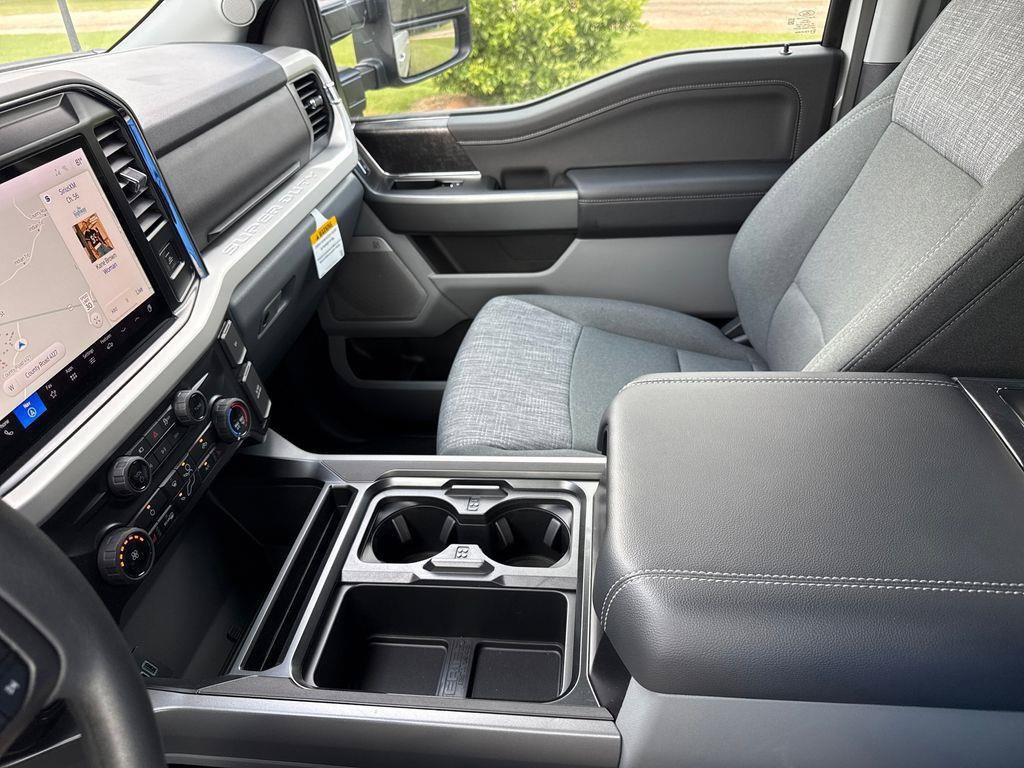 New 2026 Ford F250 XLT w/ XLT Premium Package AWD/4WD image 36