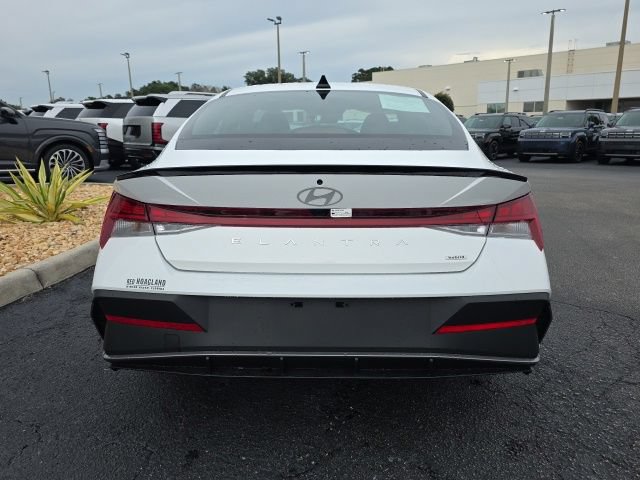 Certified 2025 Hyundai Elantra SEL FWD image 21